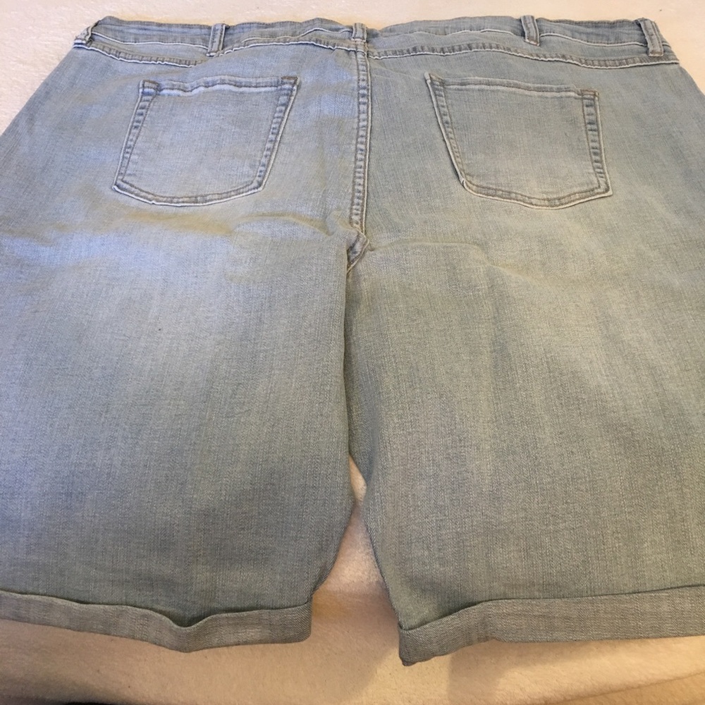 Denim 24/7 • Plus Size Stretch Denim Shorts - Picture 3 of 8